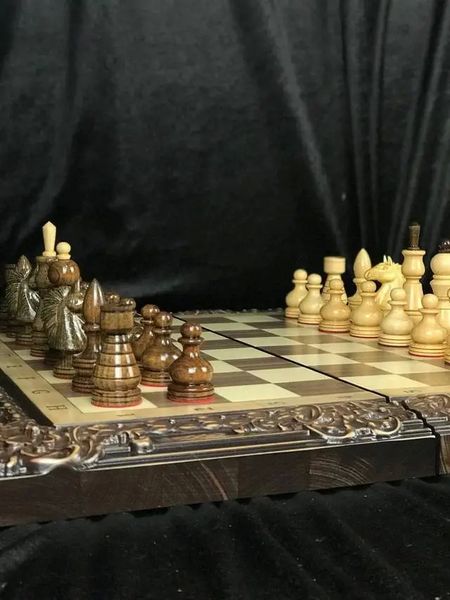 A set of large wooden chess pieces, art. 809425